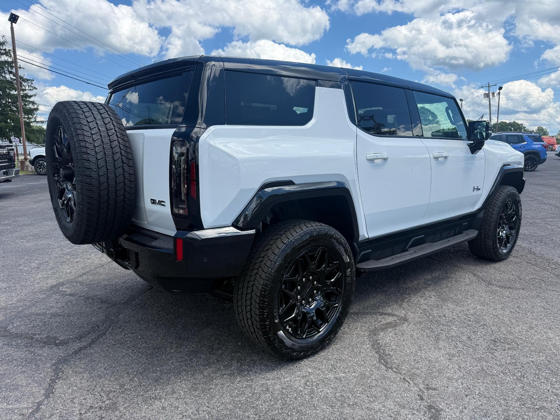 2026 GMC HUMMER EV SUV 2X