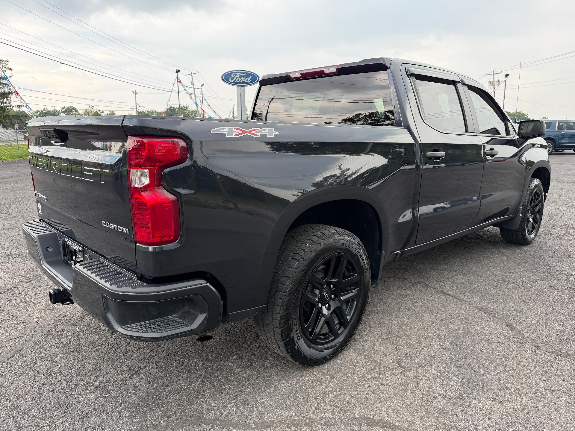 2023 Chevrolet Silverado 1500 Crew Cab Short Box 4-Wheel Drive Custom