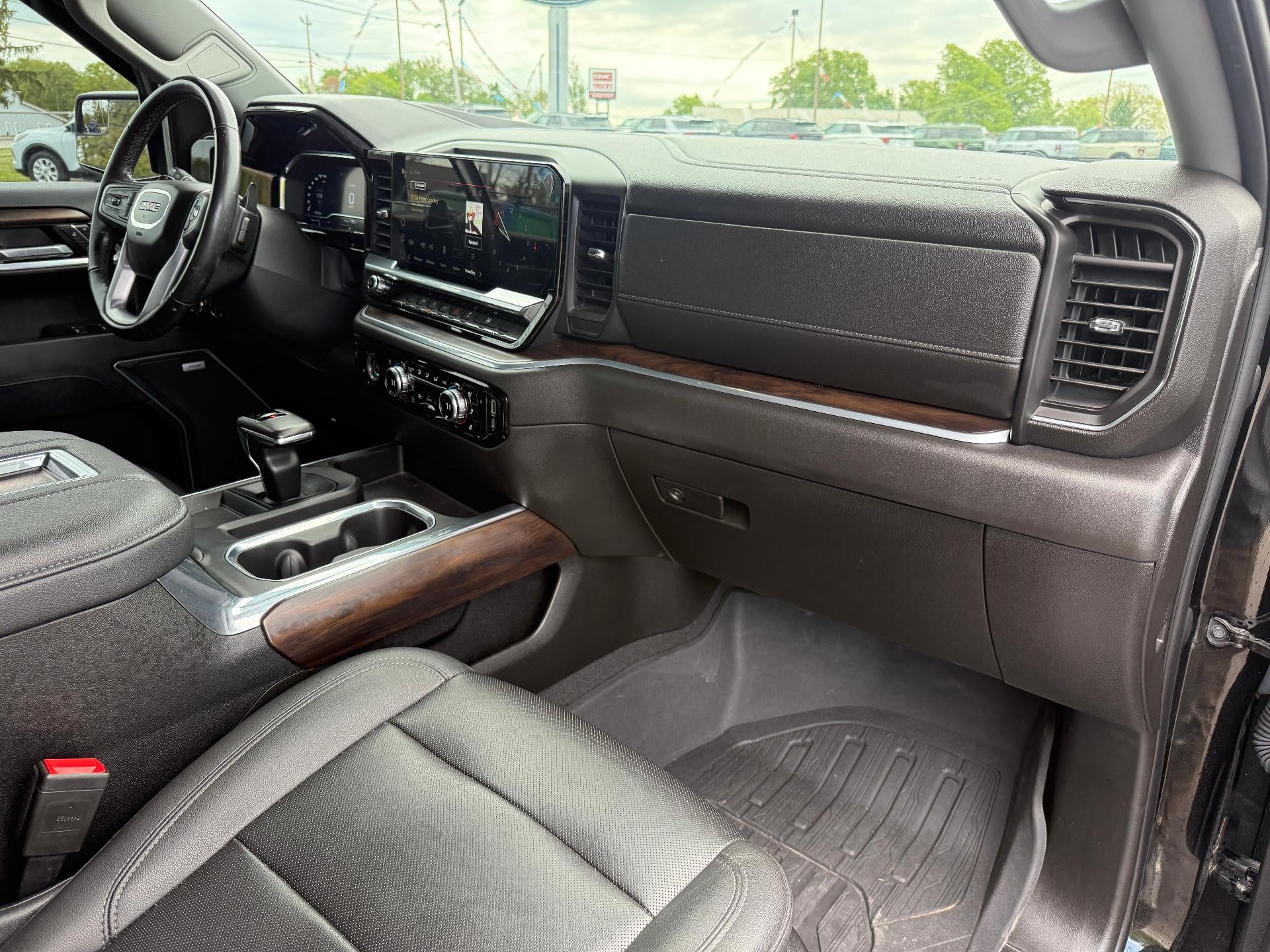 2022 GMC Sierra 1500 Crew Cab Short Box 4-Wheel Drive SLT