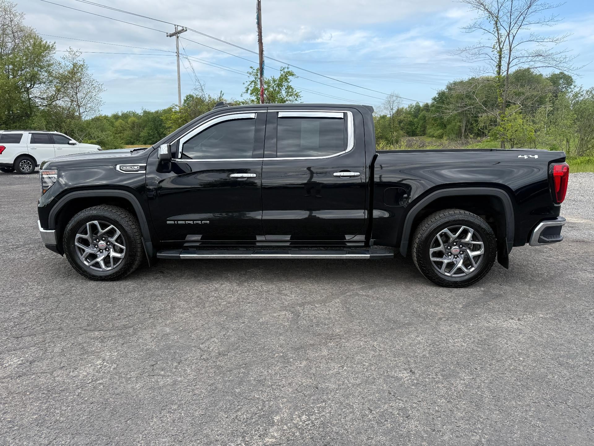 2022 GMC Sierra 1500 Crew Cab Short Box 4-Wheel Drive SLT