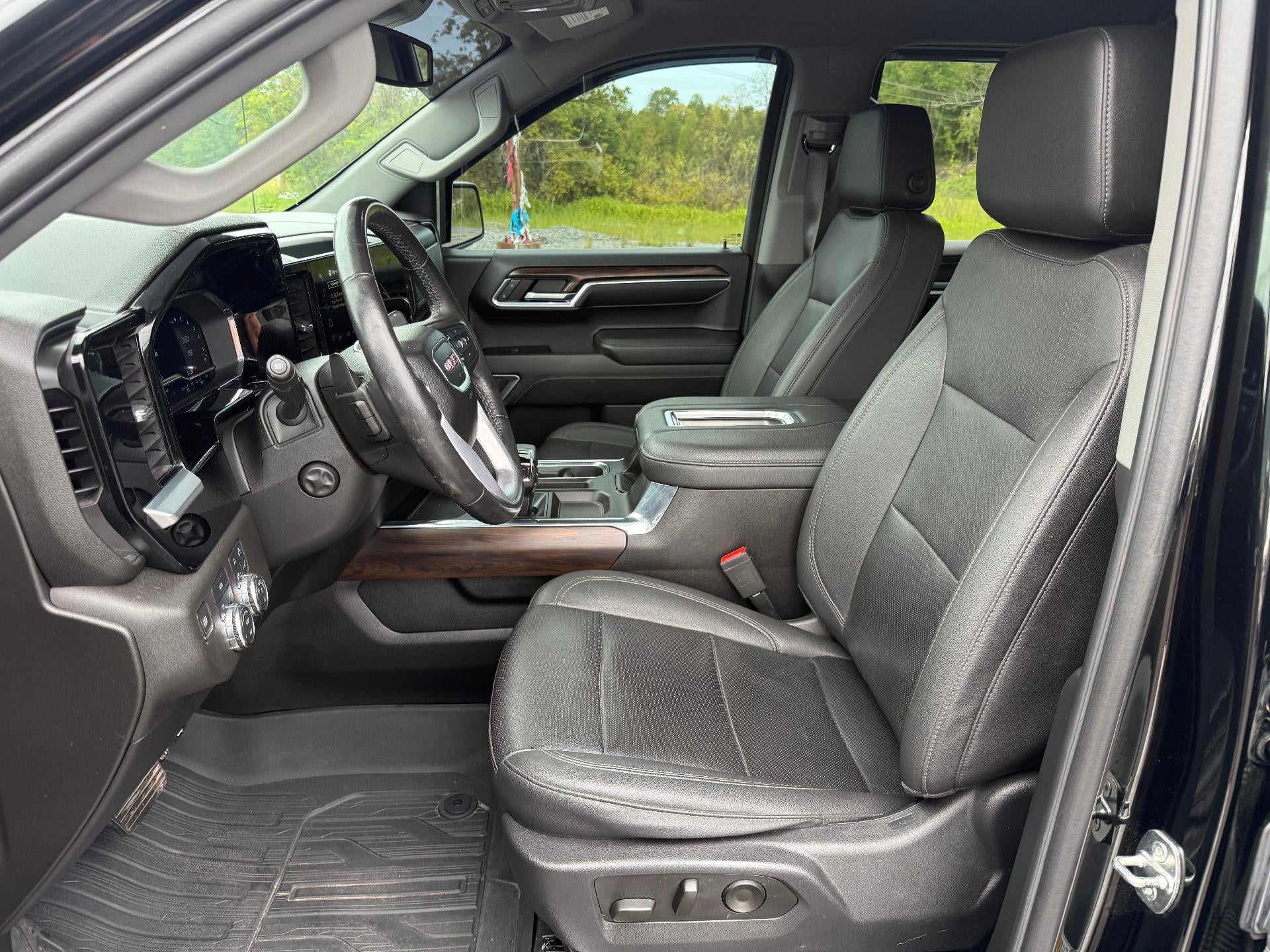 2022 GMC Sierra 1500 Crew Cab Short Box 4-Wheel Drive SLT